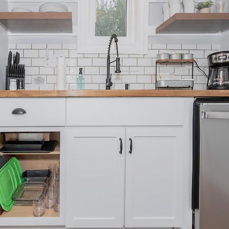 Apartmán In The Heart Of Little Italy! Free Parking! Cleveland Exteriér fotografie