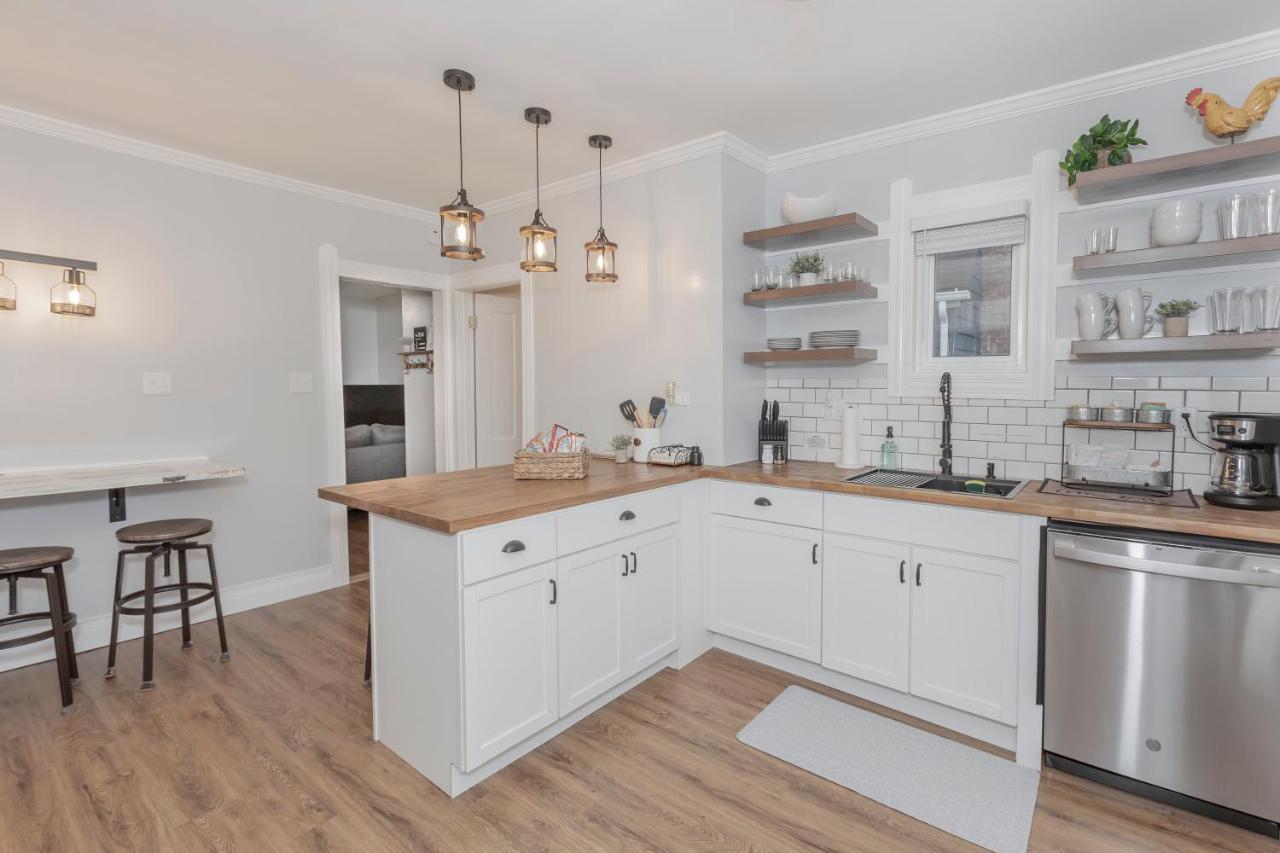 Apartmán In The Heart Of Little Italy! Free Parking! Cleveland Exteriér fotografie