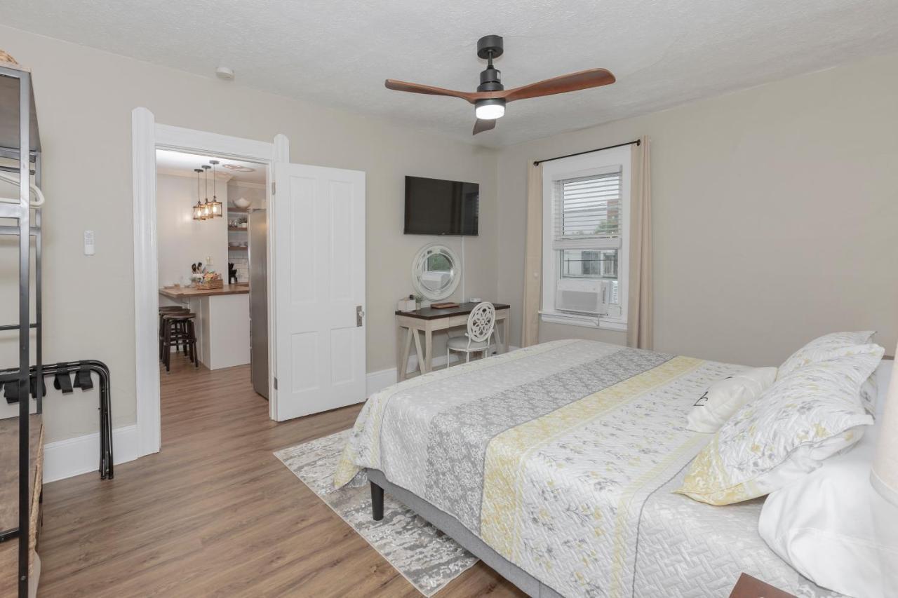 Apartmán In The Heart Of Little Italy! Free Parking! Cleveland Exteriér fotografie