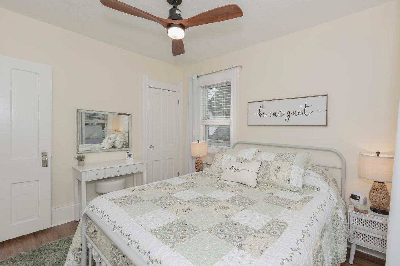 Apartmán In The Heart Of Little Italy! Free Parking! Cleveland Exteriér fotografie