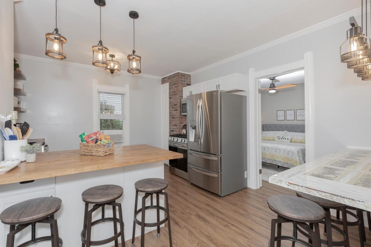 Apartmán In The Heart Of Little Italy! Free Parking! Cleveland Exteriér fotografie
