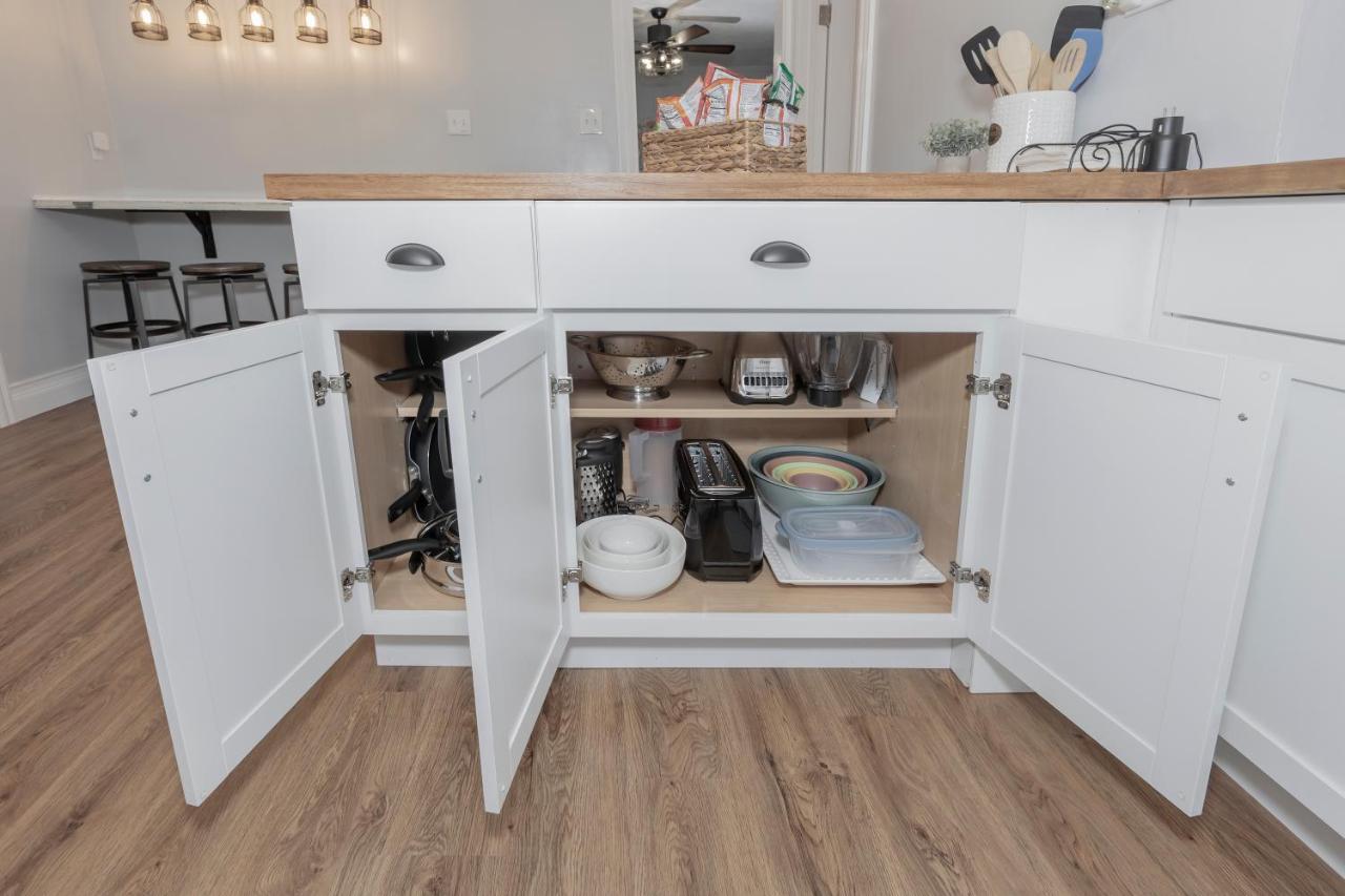 Apartmán In The Heart Of Little Italy! Free Parking! Cleveland Exteriér fotografie