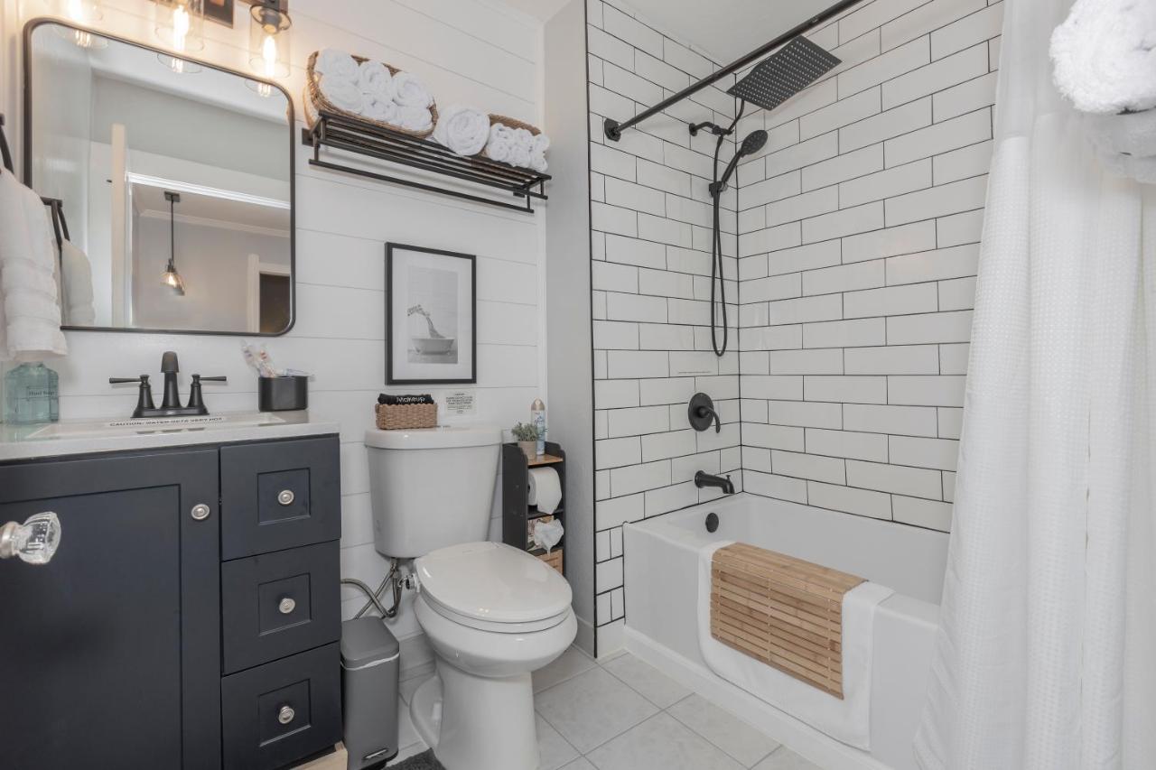 Apartmán In The Heart Of Little Italy! Free Parking! Cleveland Exteriér fotografie