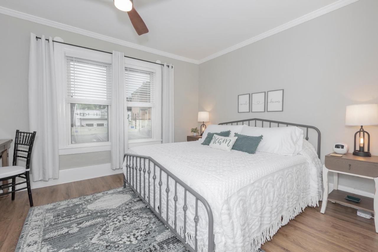 Apartmán In The Heart Of Little Italy! Free Parking! Cleveland Exteriér fotografie