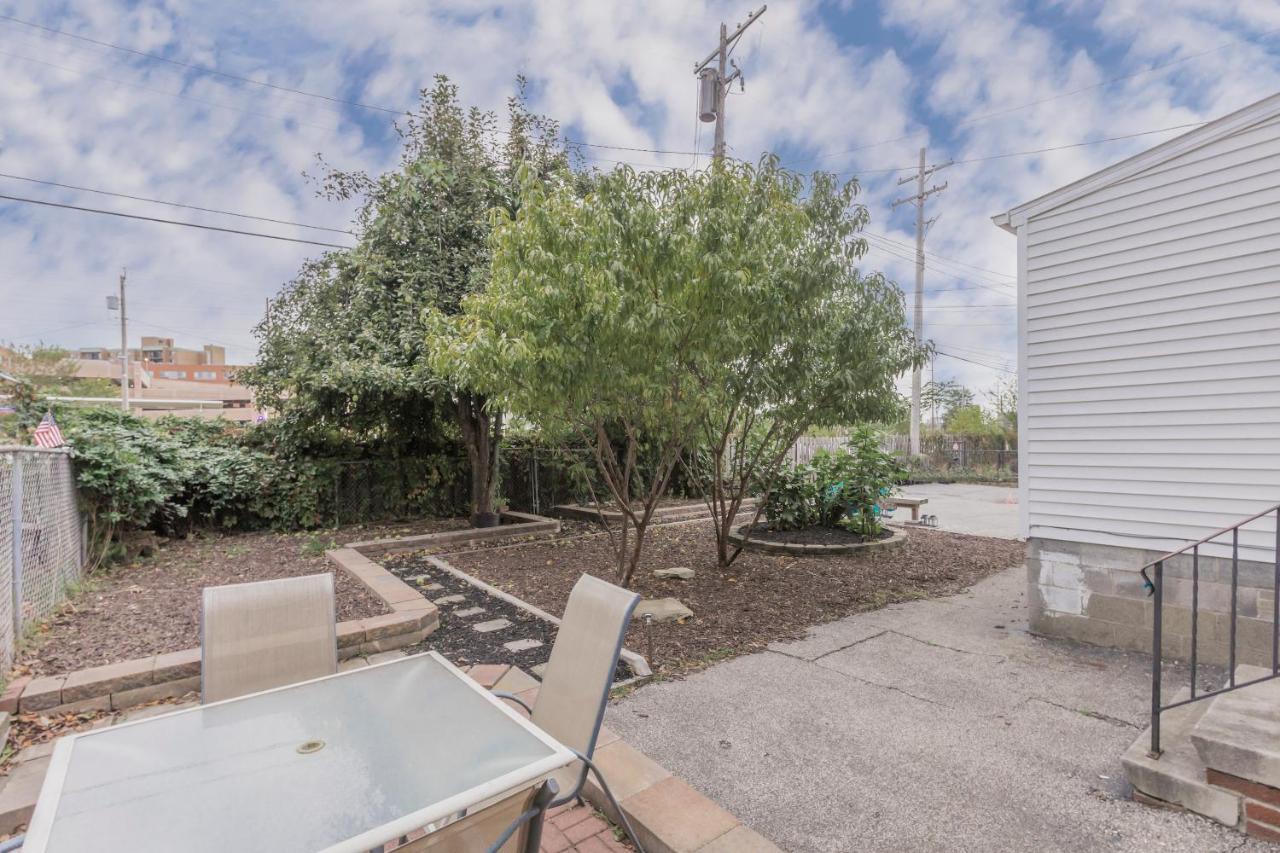 Apartmán In The Heart Of Little Italy! Free Parking! Cleveland Exteriér fotografie