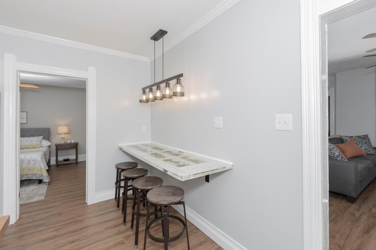 Apartmán In The Heart Of Little Italy! Free Parking! Cleveland Exteriér fotografie