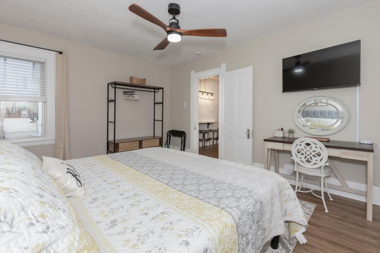Apartmán In The Heart Of Little Italy! Free Parking! Cleveland Exteriér fotografie