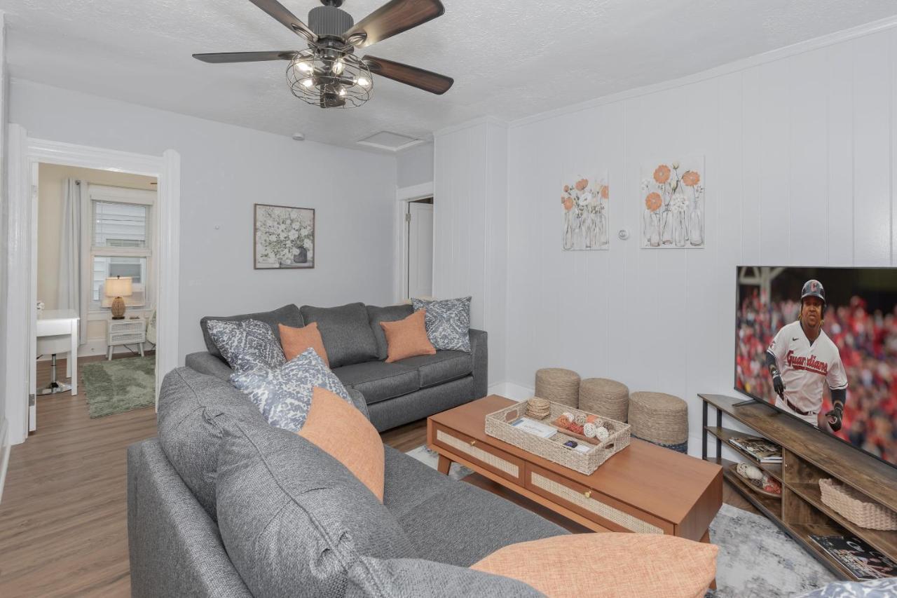 Apartmán In The Heart Of Little Italy! Free Parking! Cleveland Exteriér fotografie
