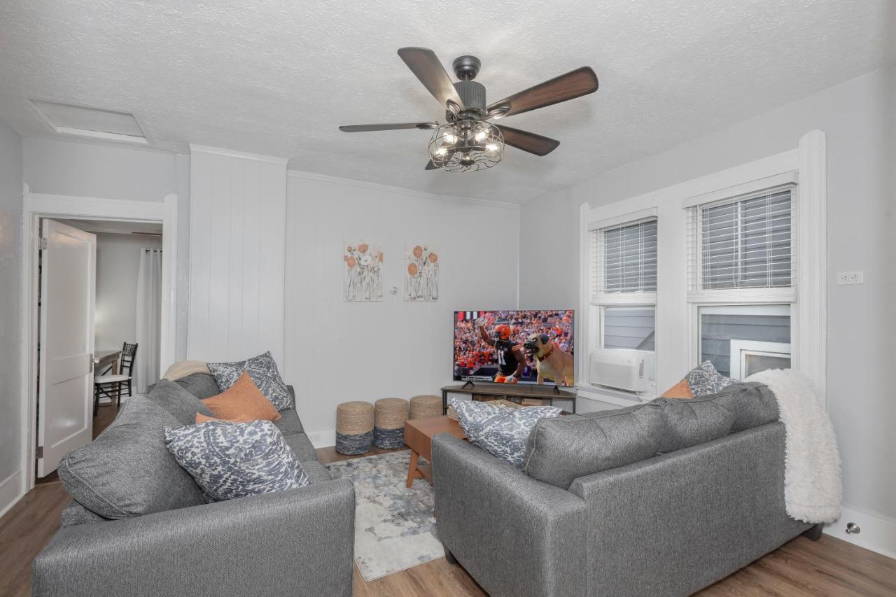 Apartmán In The Heart Of Little Italy! Free Parking! Cleveland Exteriér fotografie