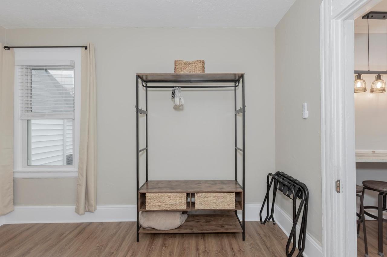 Apartmán In The Heart Of Little Italy! Free Parking! Cleveland Exteriér fotografie