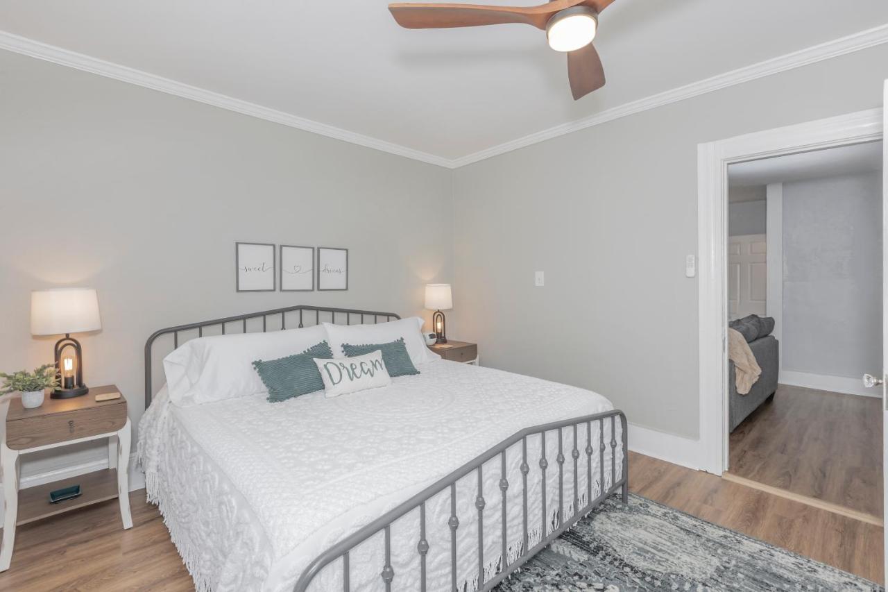 Apartmán In The Heart Of Little Italy! Free Parking! Cleveland Exteriér fotografie