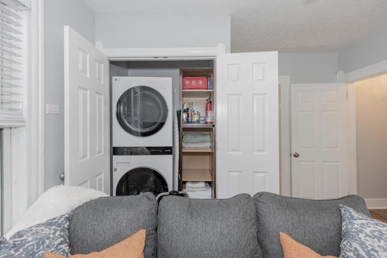 Apartmán In The Heart Of Little Italy! Free Parking! Cleveland Exteriér fotografie